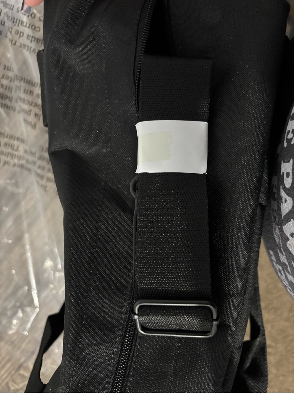 BEIS The BÉISics Duffle 
in Black - Picture 6 of 9